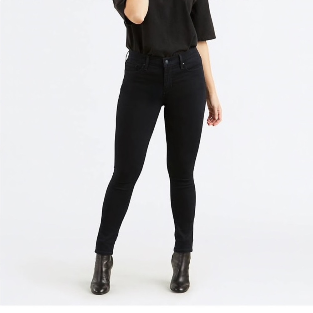Black Levi’s skinny jeans